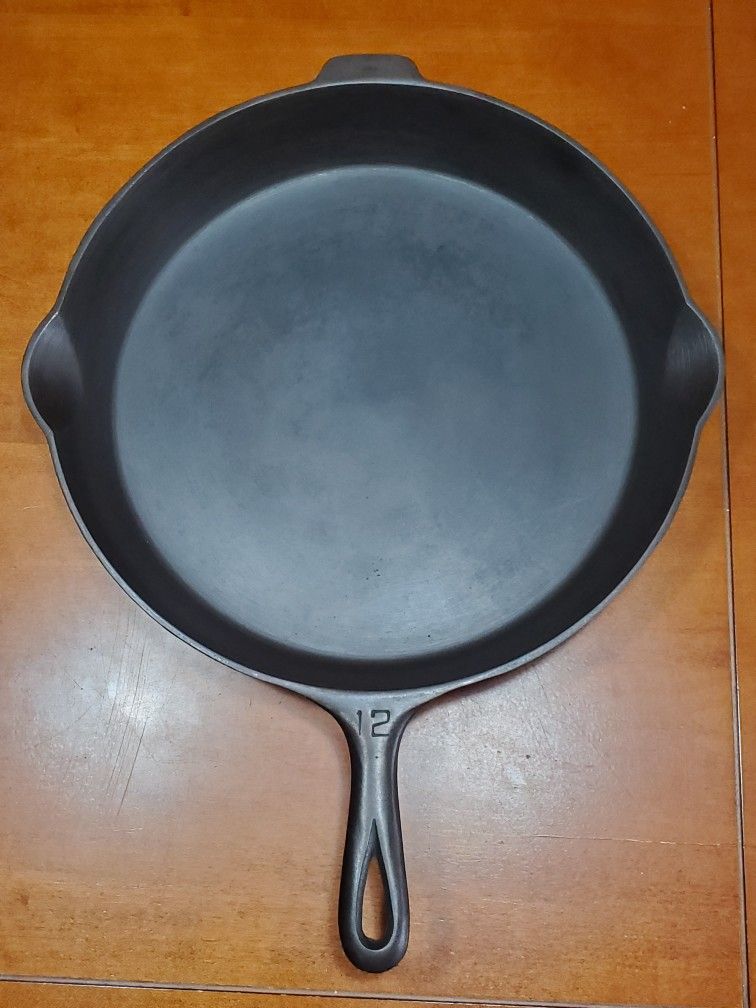 Griswold #12 Small Logo Cast Iron Skillet