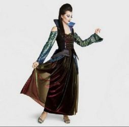 Womens Small Vampire Costume-Decatur And Tropical