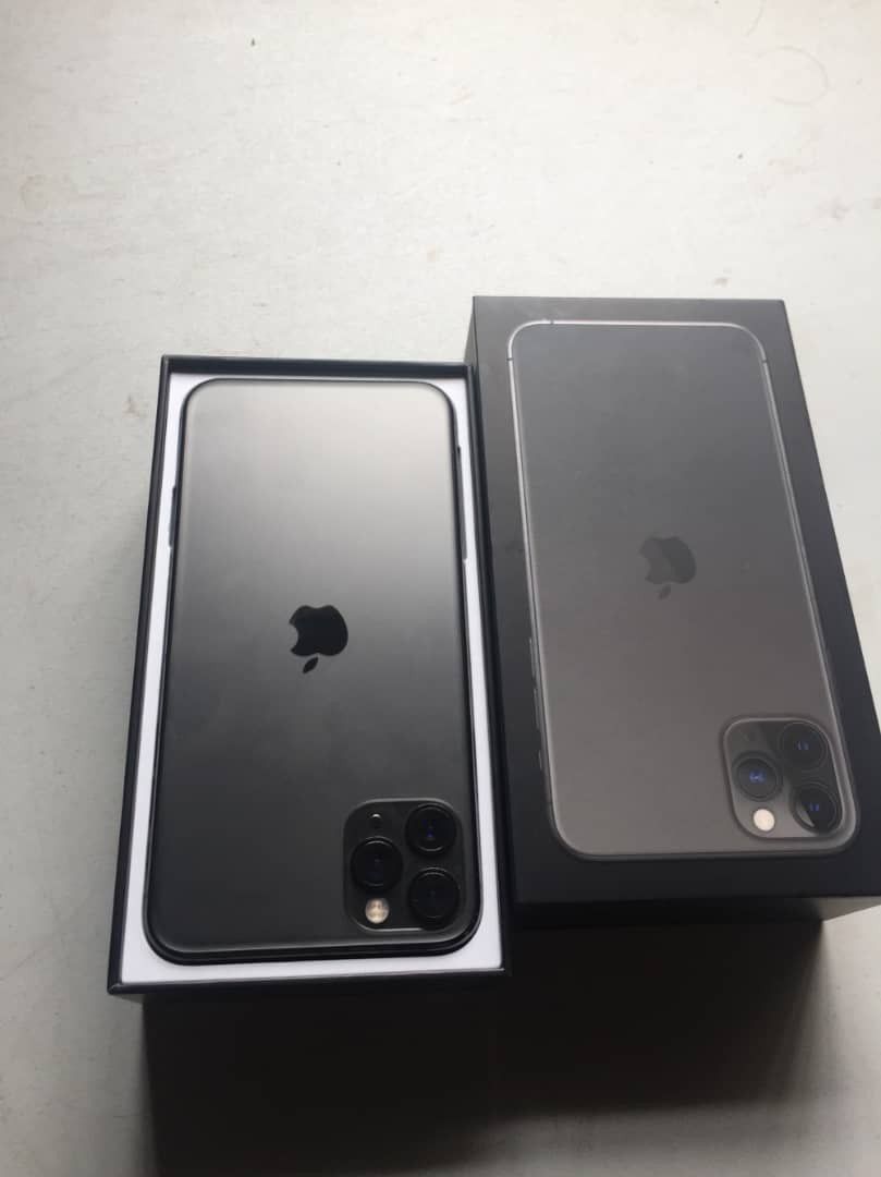 iPhone 11 Pro Max 256GB Carrier: Unlocked