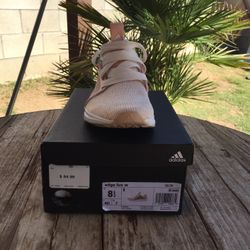 ADIDAS Size 8 1/2/Hablo español