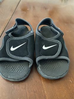 Sandals Nike 5c $5