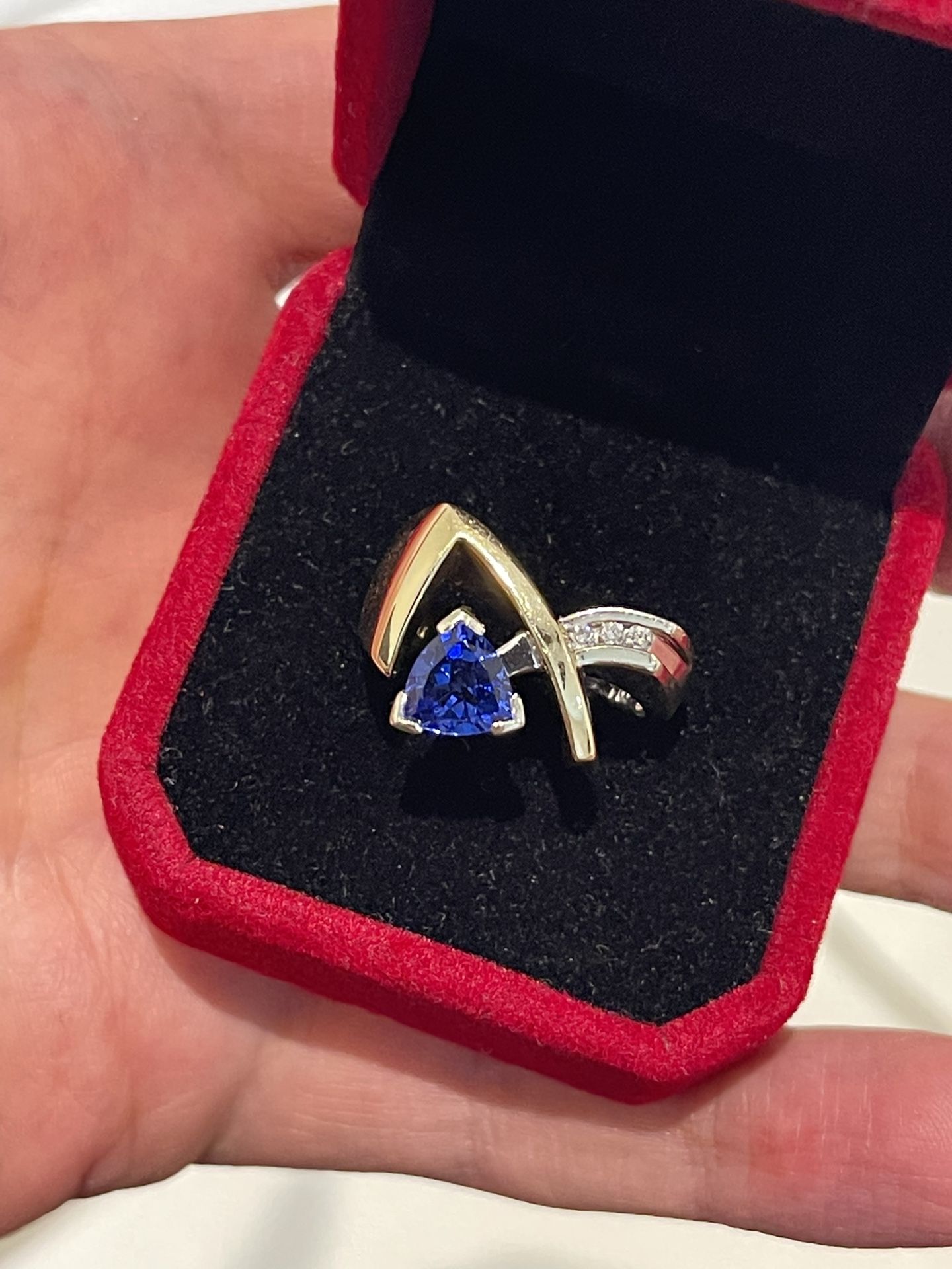 14K GOLD SAPPHIRE DIAMOND RING