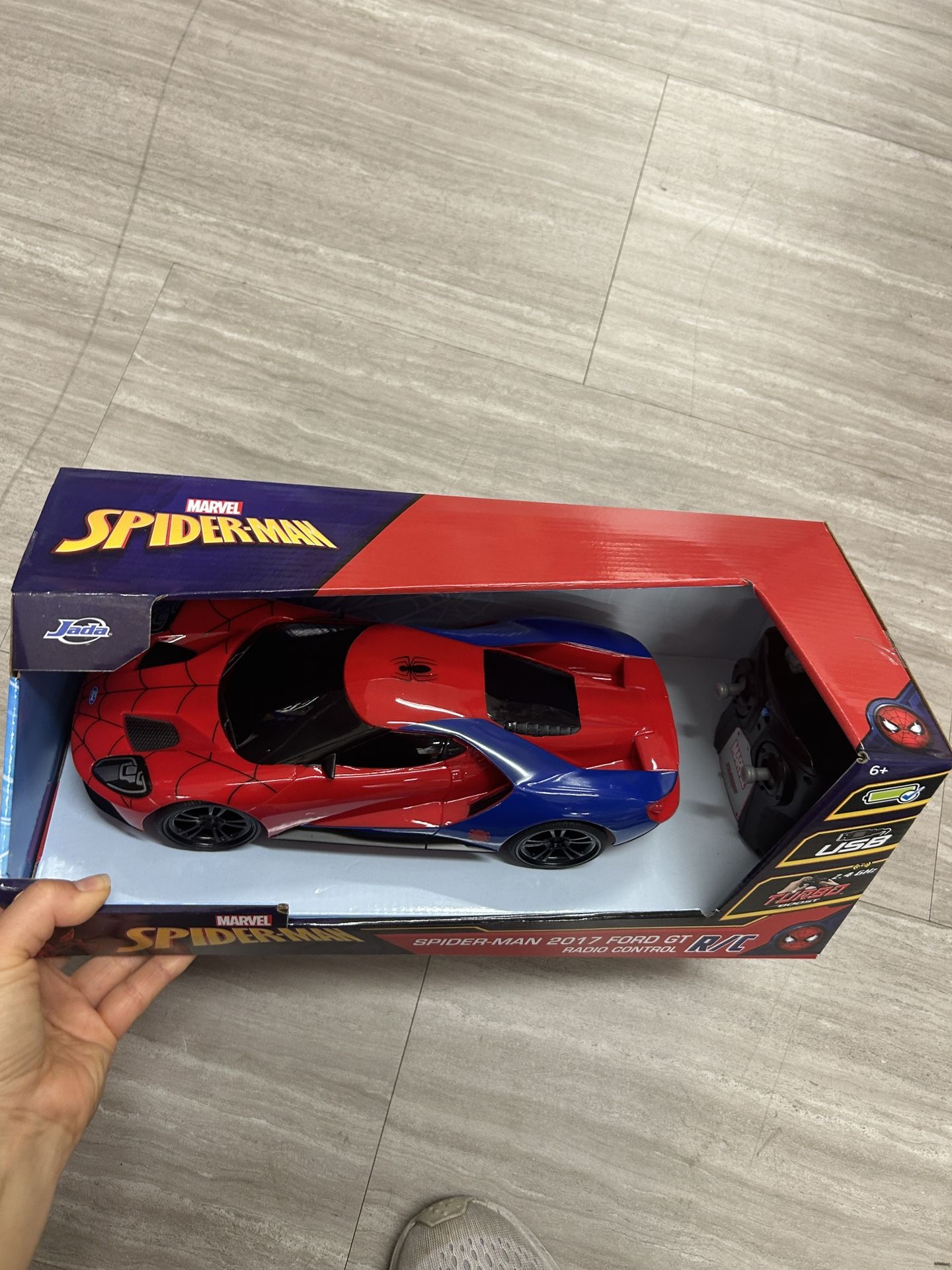 NWT Delux Spider-Man 2017 Ford GT R/C Radio Control car