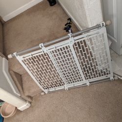  Kids/ Dog Pressure Mounted Gate To 