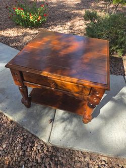 Wood end table with drawer