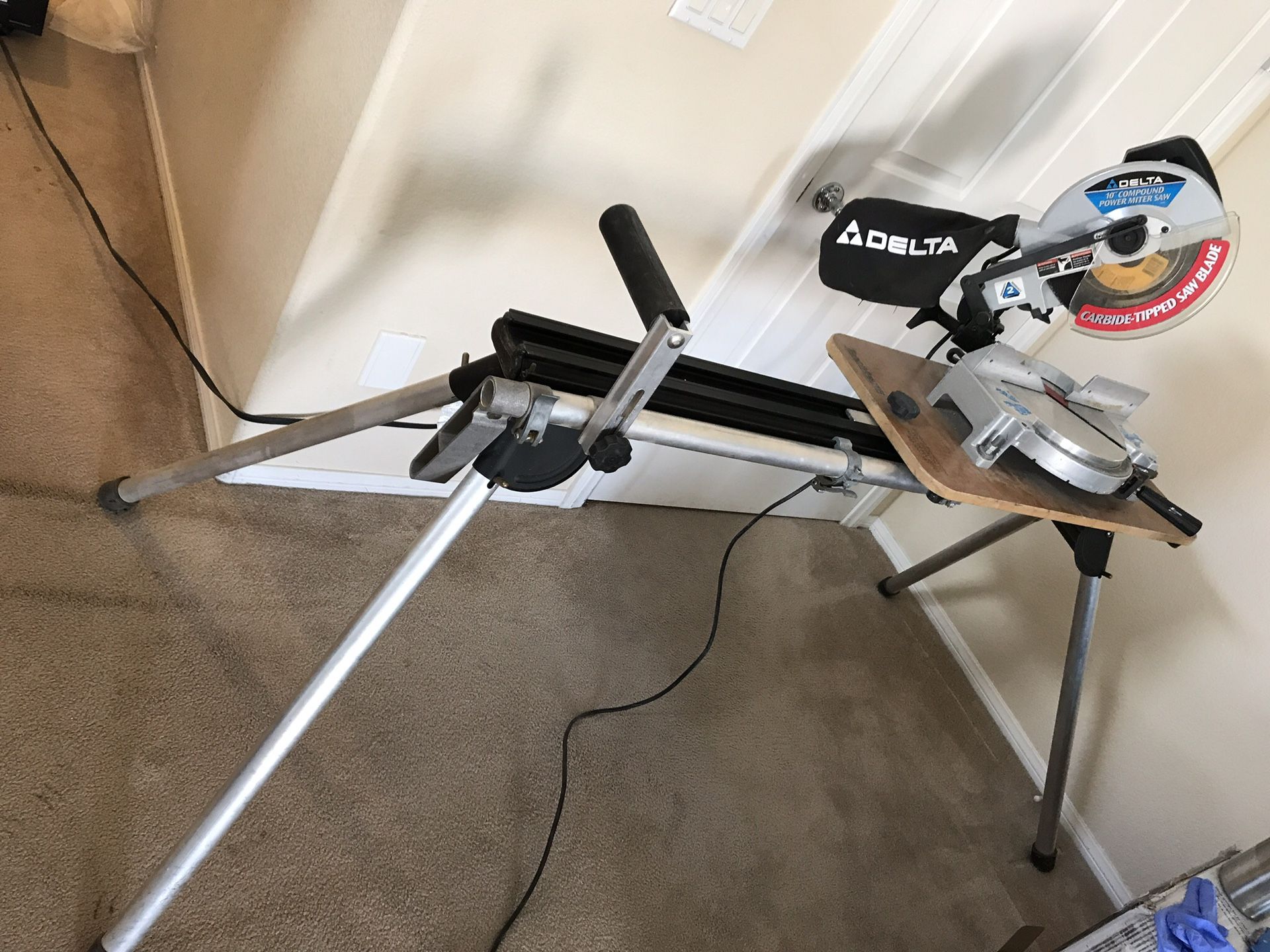 Miter saw with tracmaster portable stand