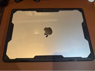 MacBook Air 15” M2 Silver - Mint, 99% Battery, Factory reset