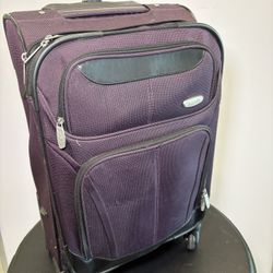 🧳 Travel Suitcase – Used