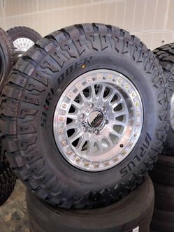 17 inch kmc lMS 6x139 with 35 12 50 17 mt