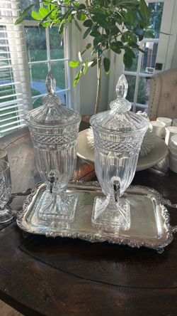 Two crystals with glasses
