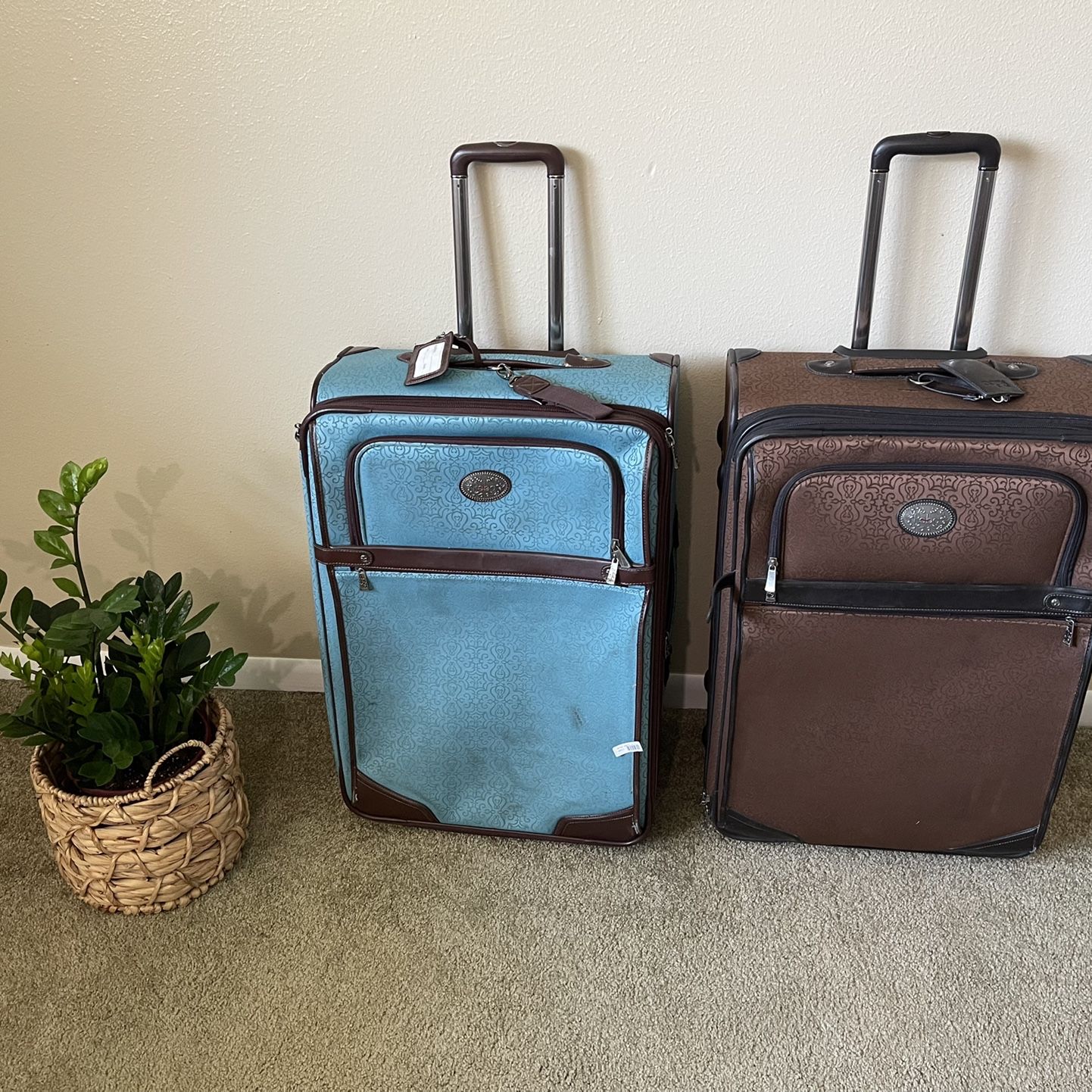 Reba Santa Fe Luggage Suitcase Teal and Brown for Sale in Dallas TX OfferUp