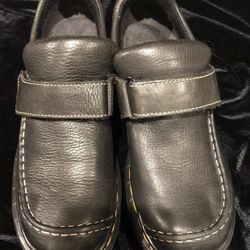 Doc Marten Women’s Size 9 Black Shoes W/Adhesive Side Buckle. Air cushioned Sole 9M