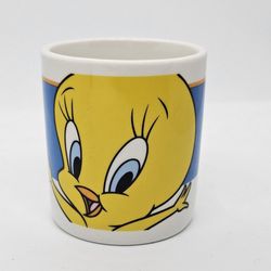 Vintage Tweety Bird Mug Looney Tunes Ceramic Coffee Cup Gibson 1998 6oz

This is a vintage Tweety Bird Coffee Mug made in 1998 by Gibson for Looney Tu