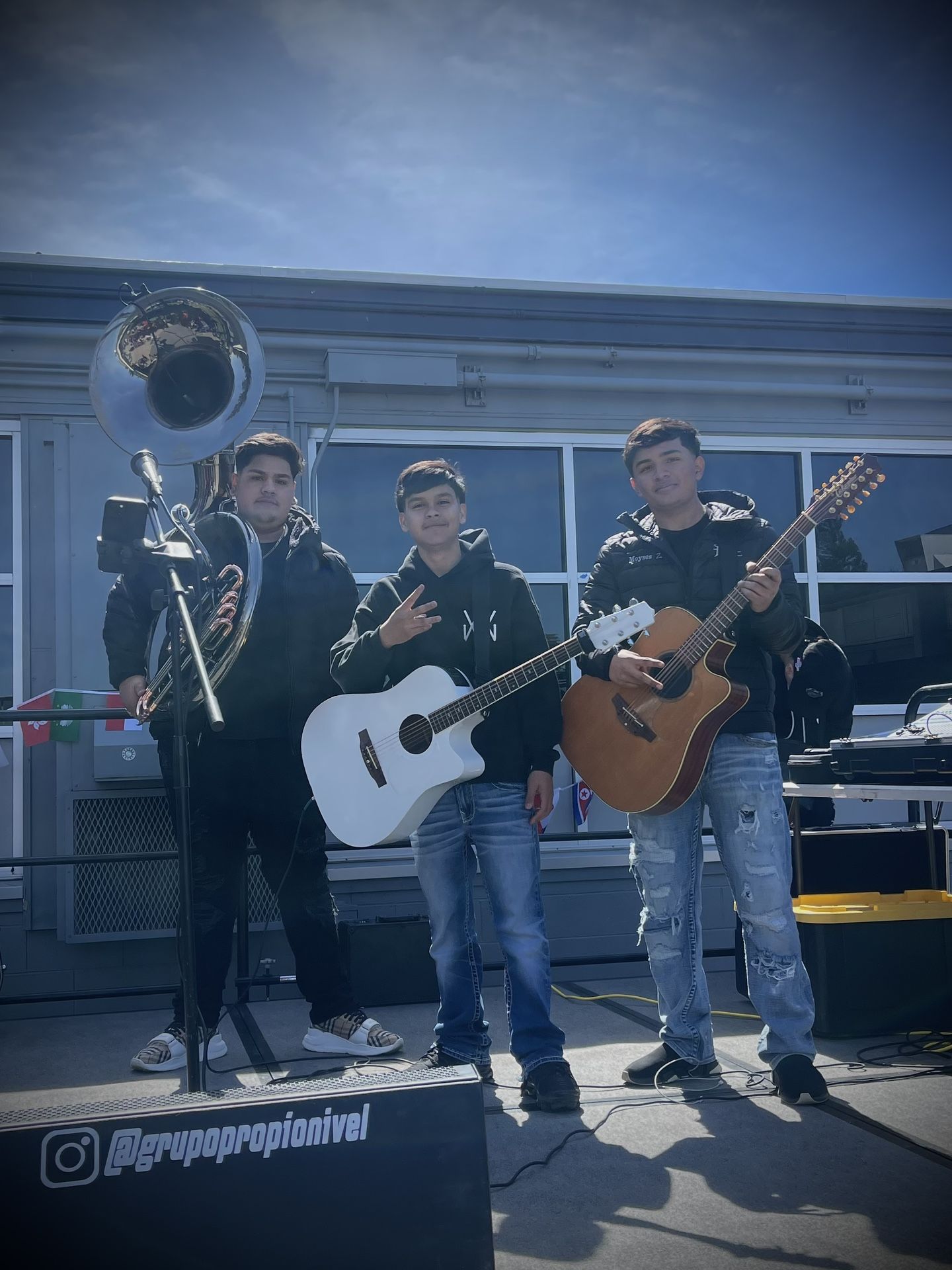 GRUPO CON TUBA O TOLOLOCHE