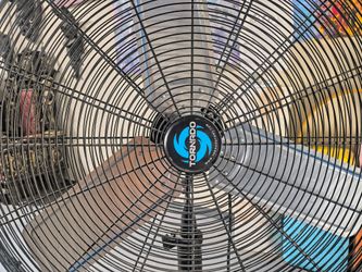 Commercial fan 32in.