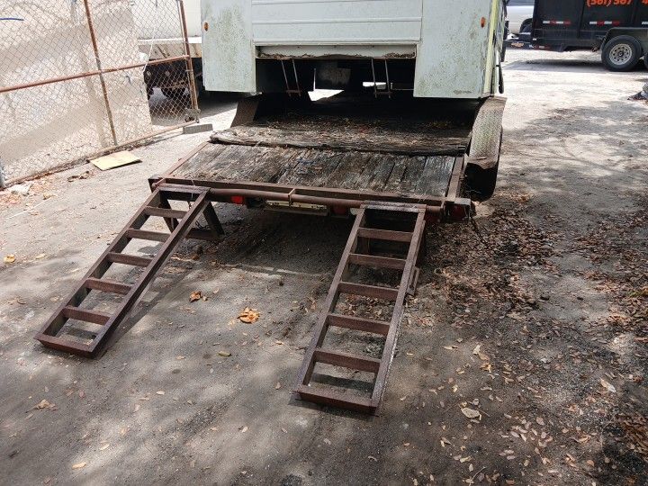 Trailer Bobcat Or A small equipment