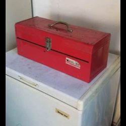 Vermont Sheet Metal Lockable Tool Box 22"X9"X9"