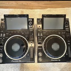 Cdj3000s with cases