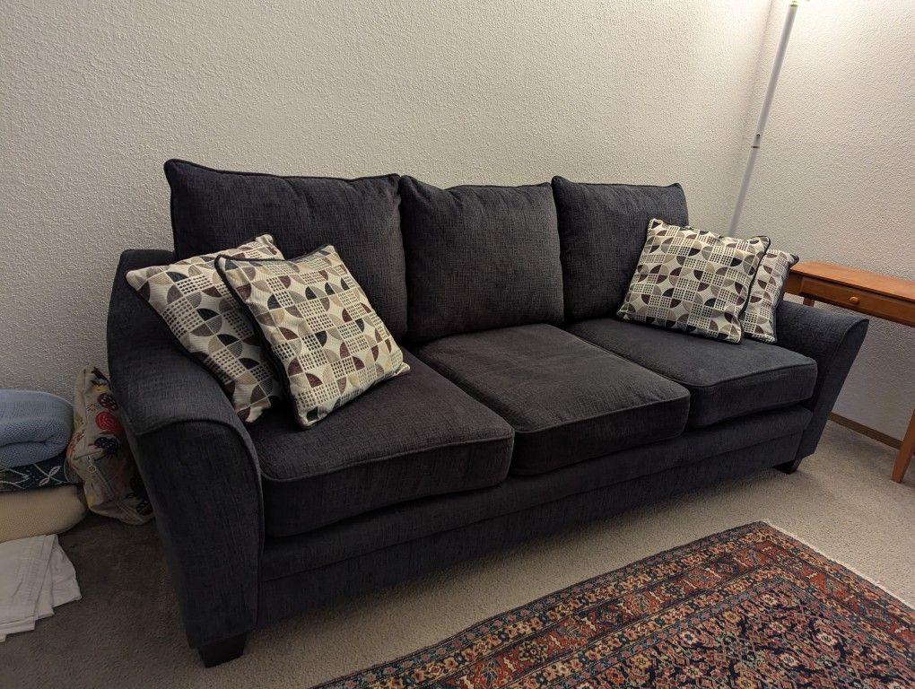 For Sale Beautiful Blue Couch, prime condition $250. Westside Olympia