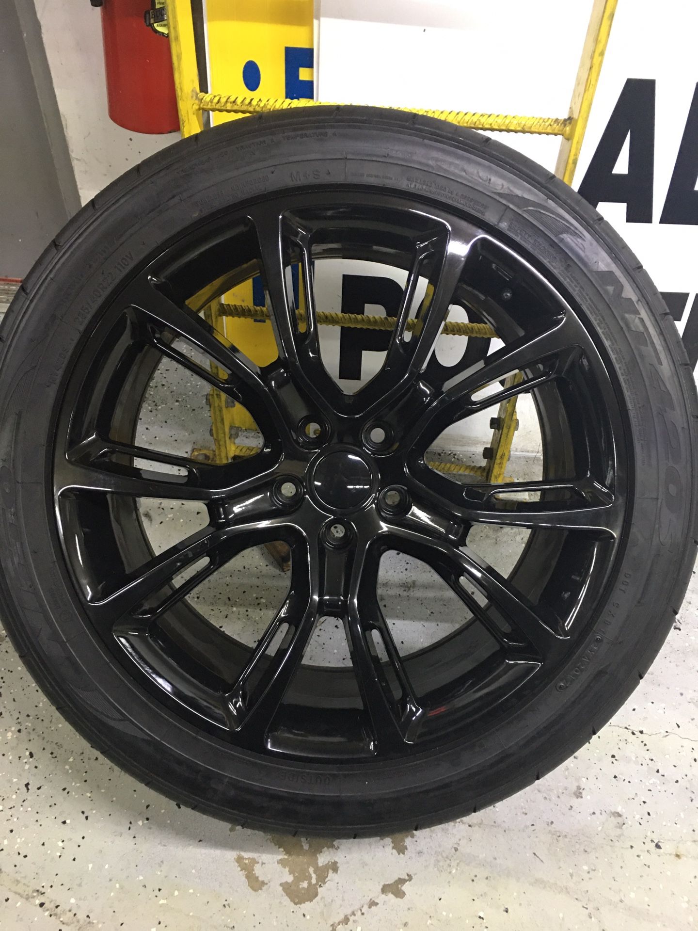 Jeep Grand Cherokee/ SRT8 22” Gloss Black Wheels W/ Nitto Tires / TPMS Sensors!