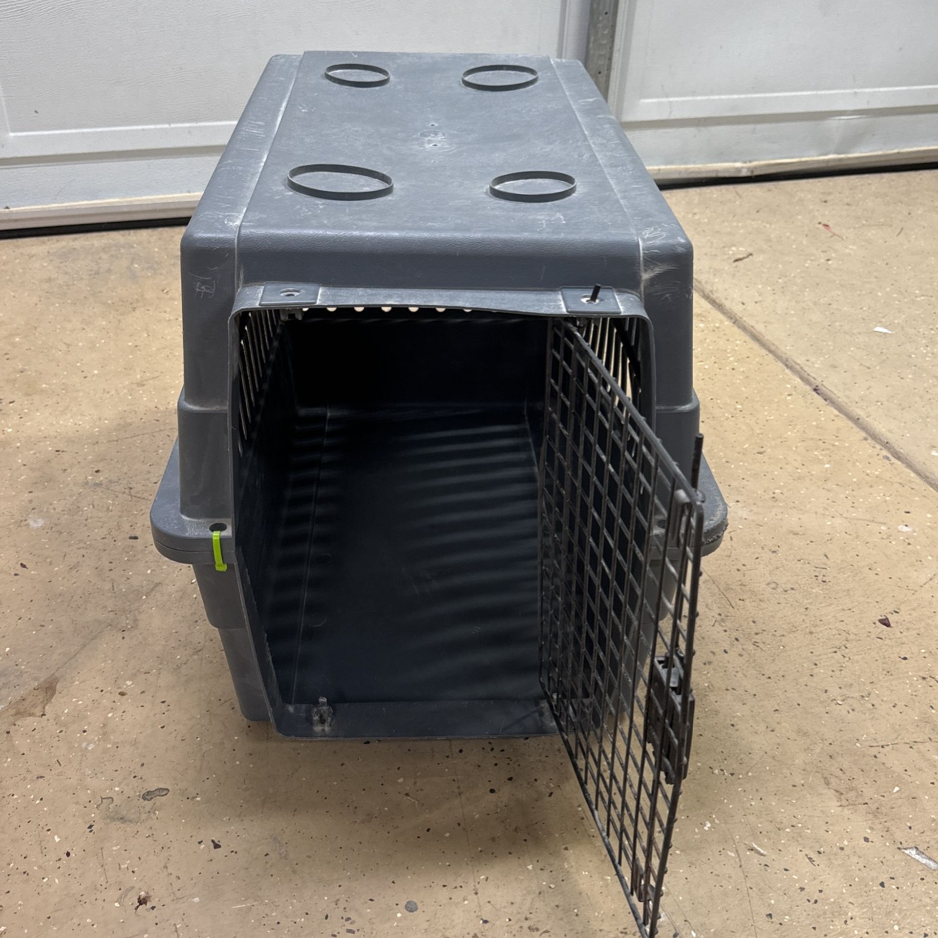 Dog Or Cat Pet Crate 26 Long X 18 Wide X 18 High