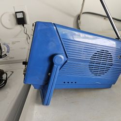 1987 Quasar XP1477BL Portable TV AM/FM Radio
