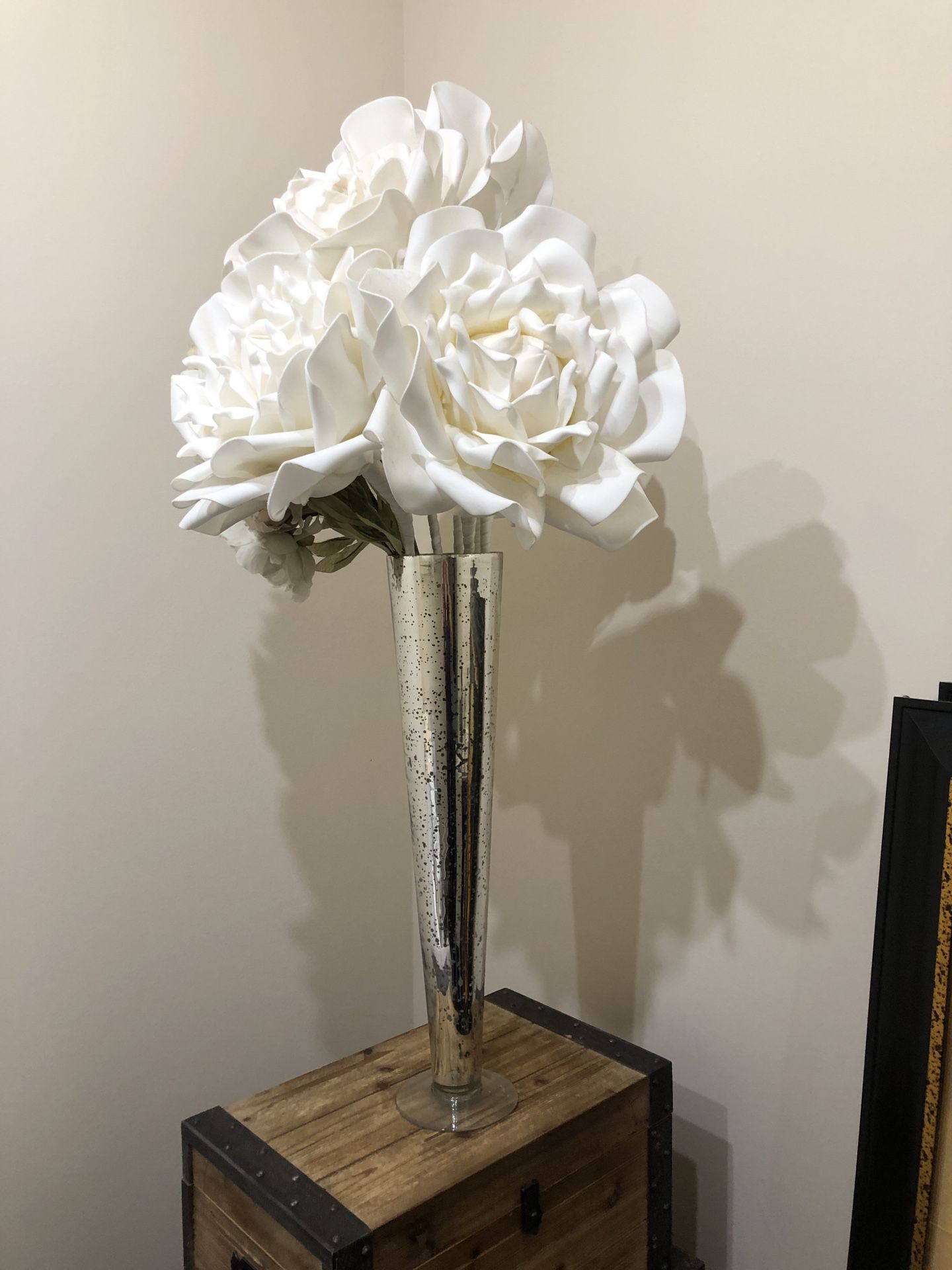 Zgallerie decorative flowers & vase
