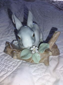 LLADRO "Rabbit Eating"