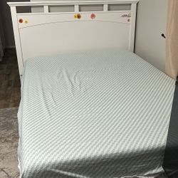 Full Size Bed. Complete with Headboard, Metal Frame Bed and Mattress. EXCELLENT CONDITION. 