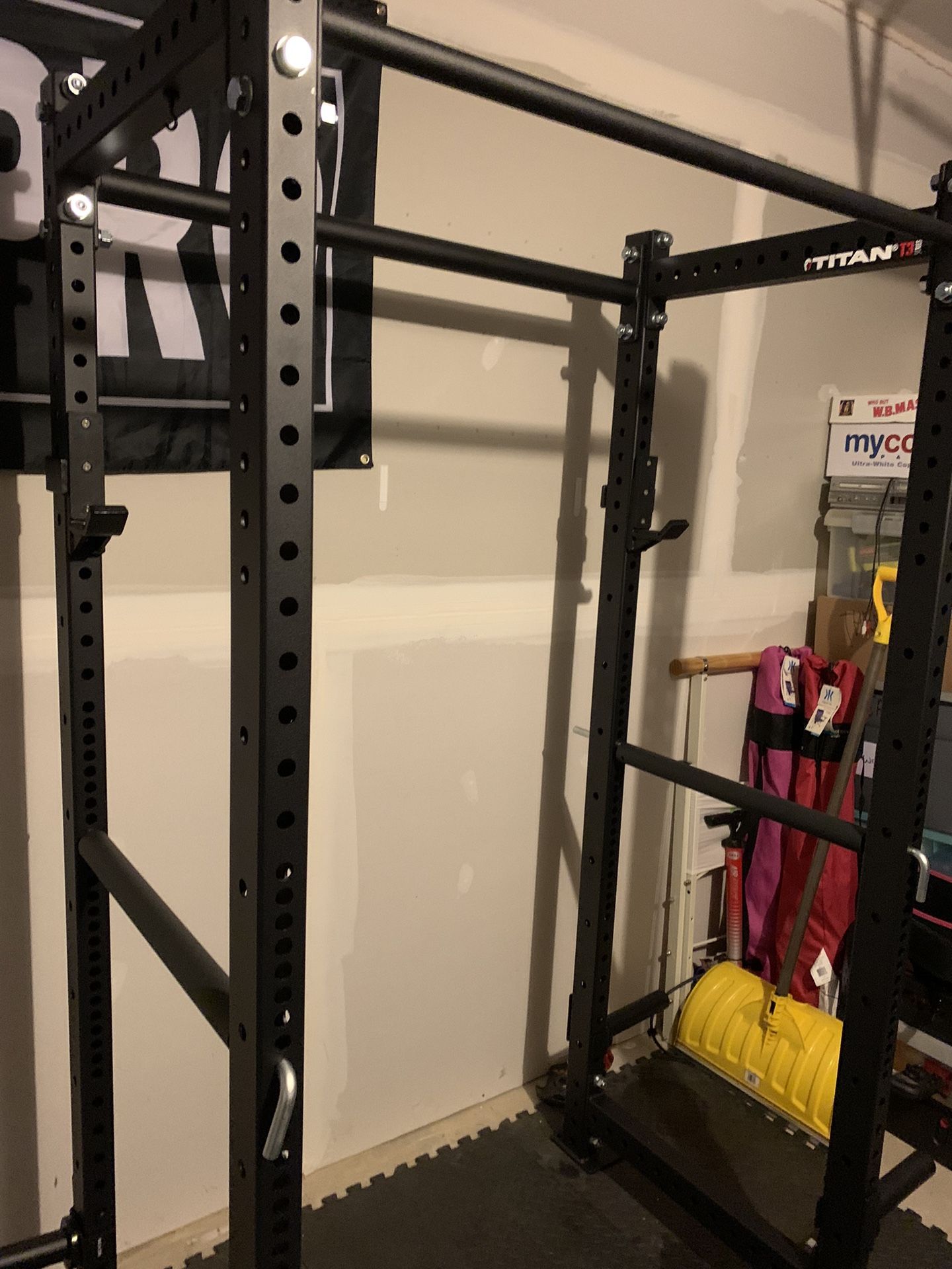 Titan T3 Power Rack/squat Rack With Safety Pins