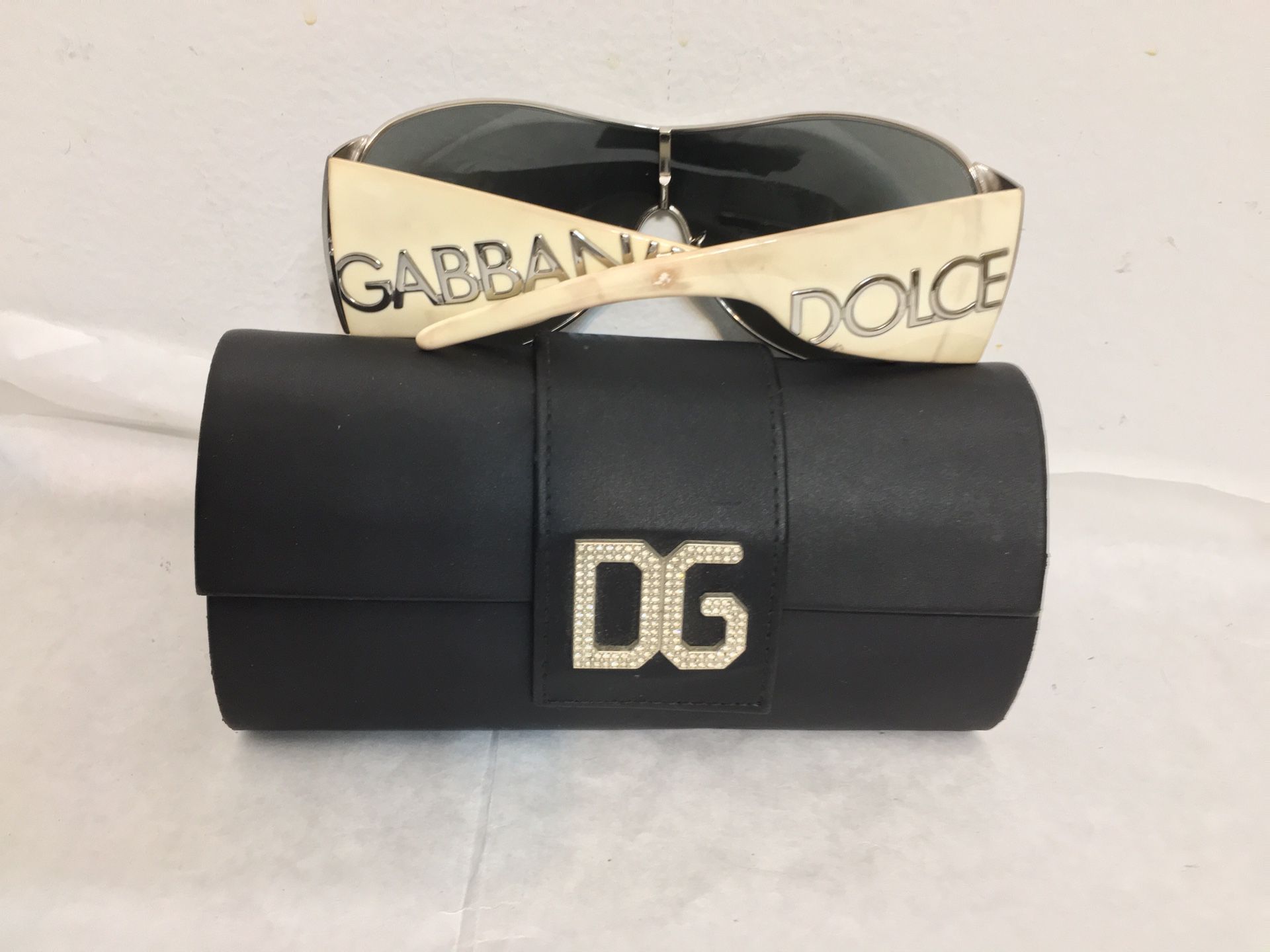 Dolce & Gabbana Black Sunglasses with Case. DG 2005 05/6G 120 . Made in Italy . Excellent and perfect condition Stylish Dolce & Gabbana sunglasses wi