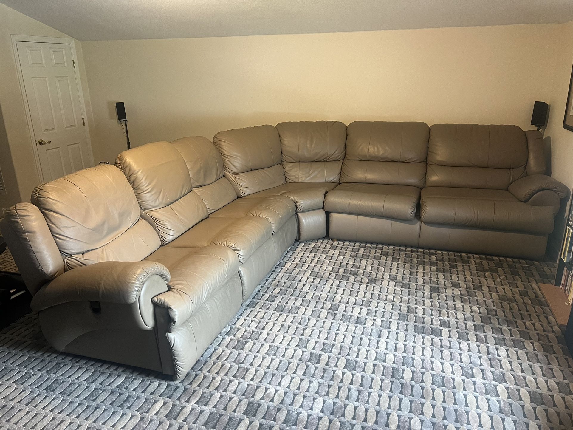 La-Z-Boy Leather Sectional Recliners and Sofa Bed