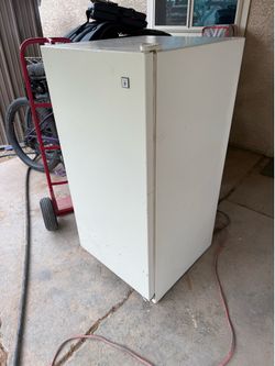 Kenmoore freezer 9 cubic foot  $100