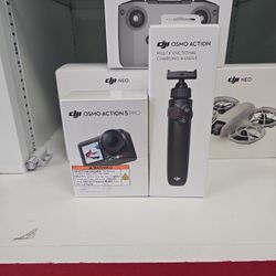 DJI Osmo Action 5 Pro With Multifunctional Charging Handle