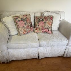 White Vintage Sofa 