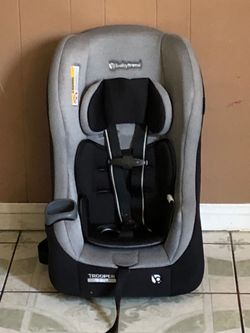 LIKE NEW BABY TREND CONVERTIBLE CAR SEAT!!!
