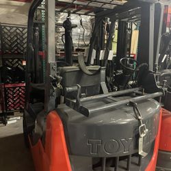 Toyota M8 Forklift 2 Stages 4000 lbs