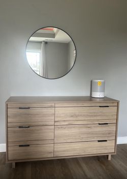 Dresser With Mirror