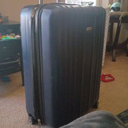 Ricardo Beverly Hills hardside spinner suitcase