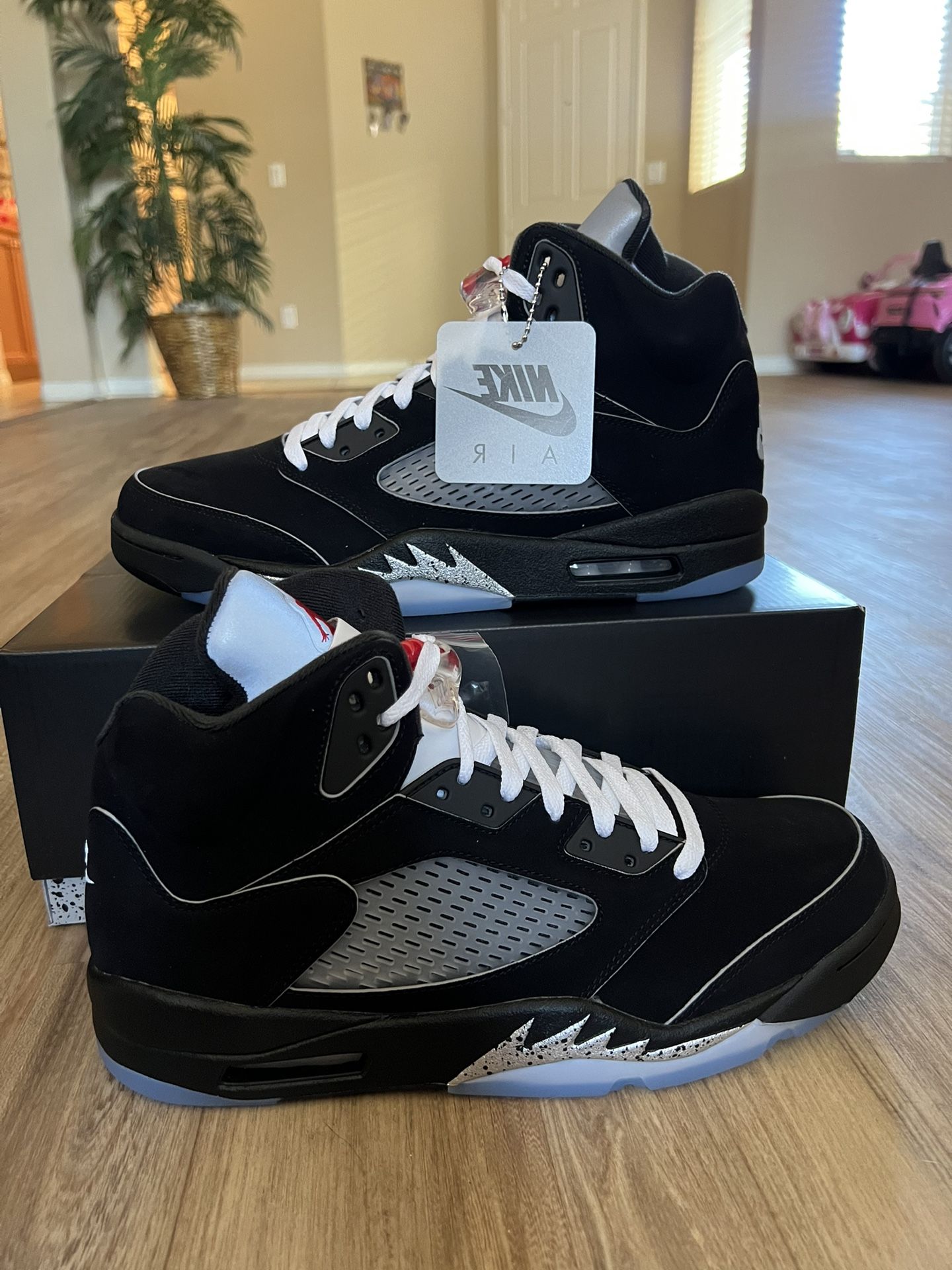 Jordan 5 Black Metallic Reimagined - 12