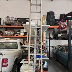 Werner 28 Foot Non-Conductive Ladder 