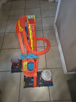 Hotwheels City Roller Coaster set