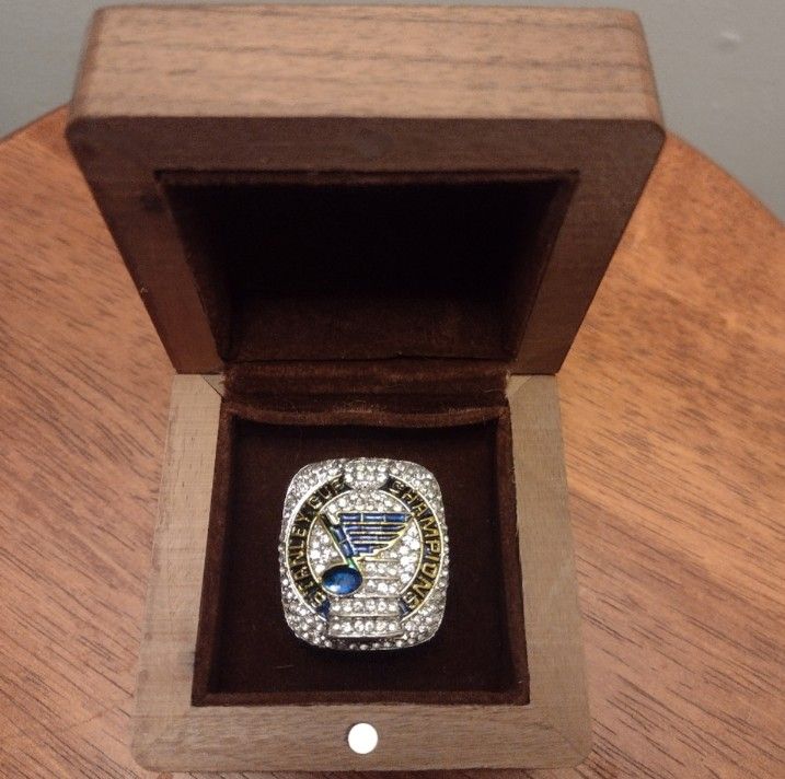 BRAND NEW!💯 (JOSTENS) 2019 ST. LOUIS BLUES SIZE 13 CHAMPIONSHIP O'REILLY HOCKEY🏒RING WITH NEW CHAMPIONSHIP DISPLAY PROTECTION RING BOX & POSTER!🔥