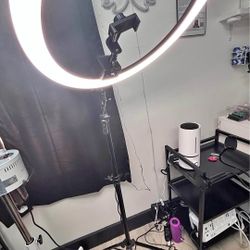 Brand New Beautiful Neewers  18 Inch Led Ring Light With Tripod.  