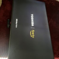 55 Inch Toshiba Smart TV + Extendable Wall Mount 