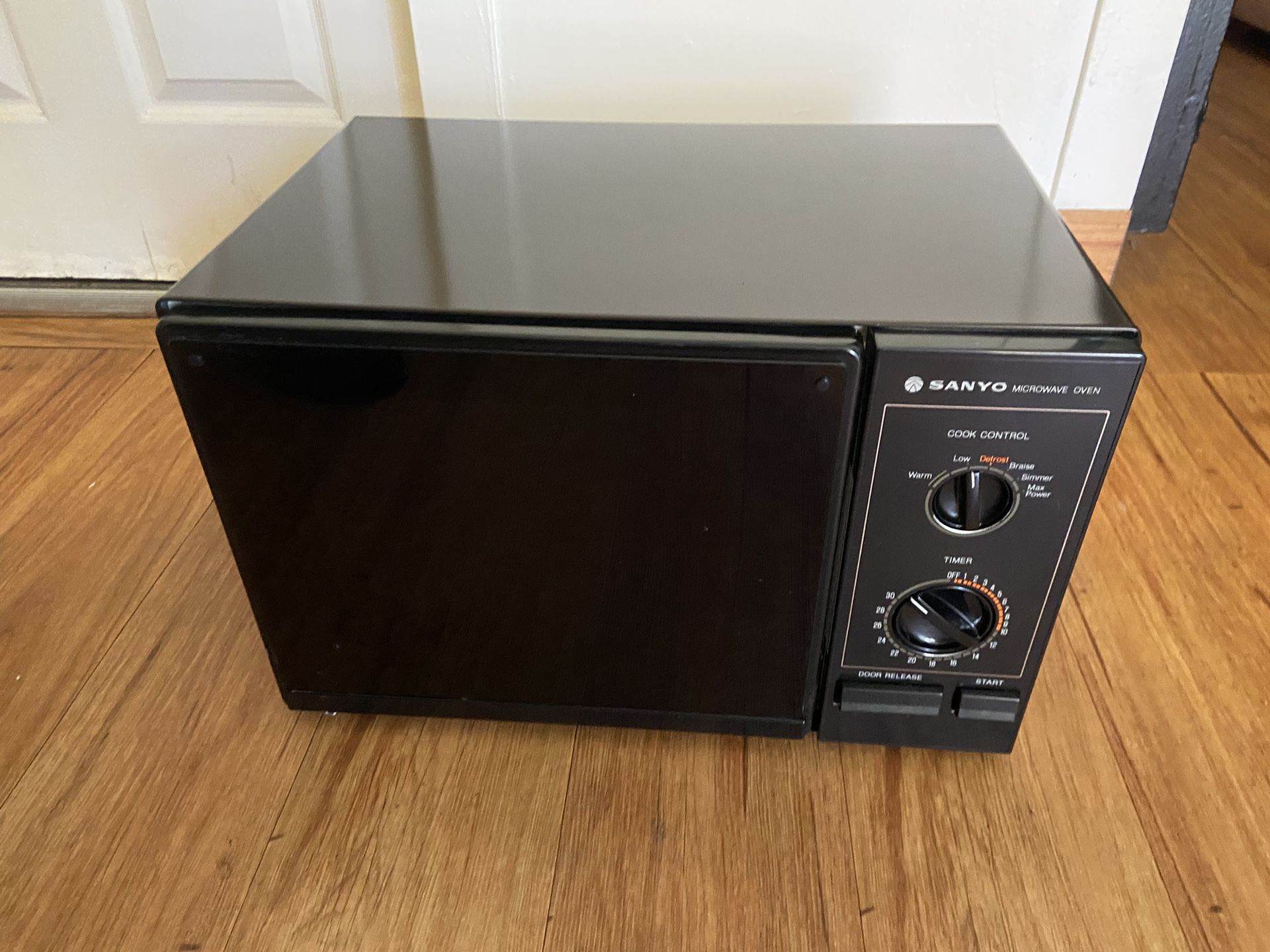 Sanyo Vintage Microwave