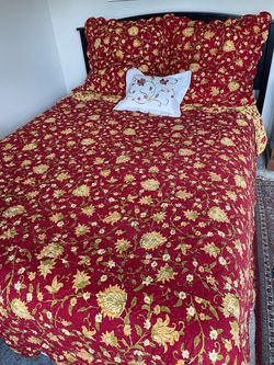 Pottery Barn Quilt and Shams Queen