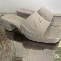 Gucci Rubber Platform Sandals 39