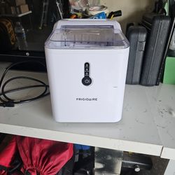 Frigidaire Mini Ice Maker 