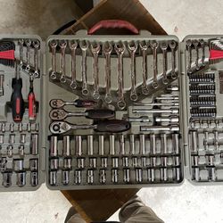 Never Used 300 Piece Socket And Tool Set 